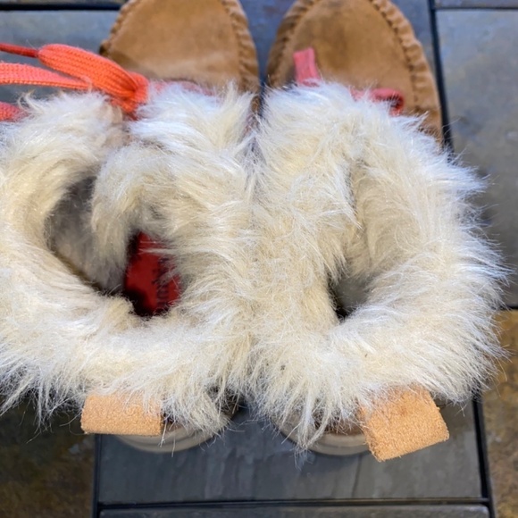 Ladies size 6.5 Columbia lined booties - Picture 7 of 8